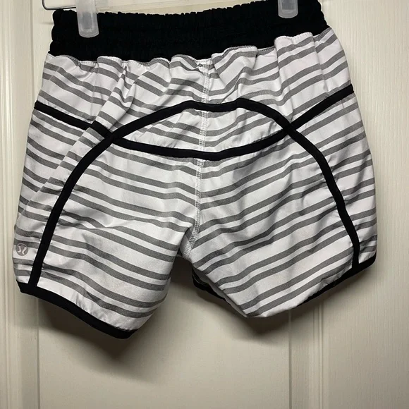 Lululemon Run Track Attack Short Women’s Twin Stripe Black Drawcord Waist Lined - Picture 6 of 7